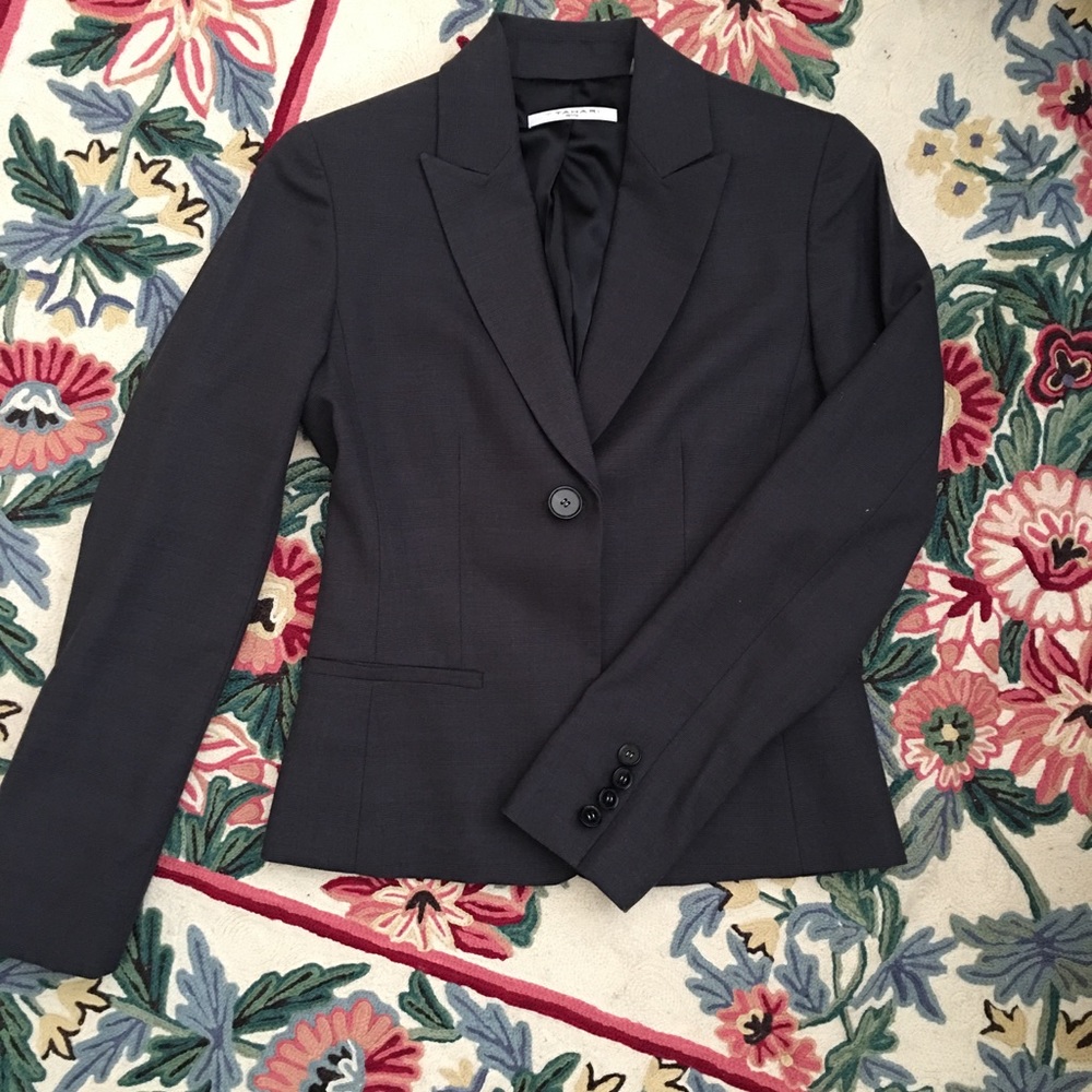 Tahari blazer